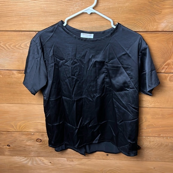 Tommy John womens scoop neck black T-shirt front left pocket  XS Polyester Satin - Picture 1 of 9